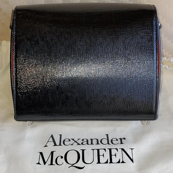 Alexander McQueen- Black Twist-lock Fastening Shoulder Bag - Picture 15 of 15